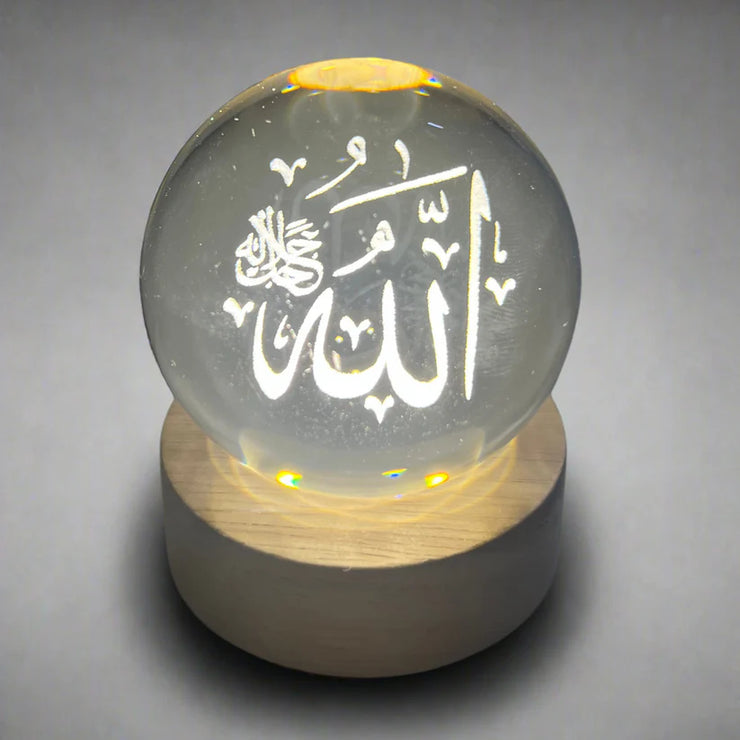 Sfera Luminosa con Incisione Islamica – Eleganza e Spiritualità nella Tua Casa